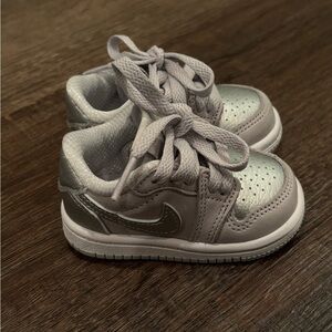 Toddler/baby silver Nike shoes